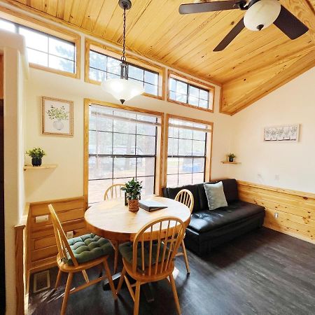 Sally'S Cabin Is A Quaint Two Bedroom Tiny Home Woodland Park Exterior photo