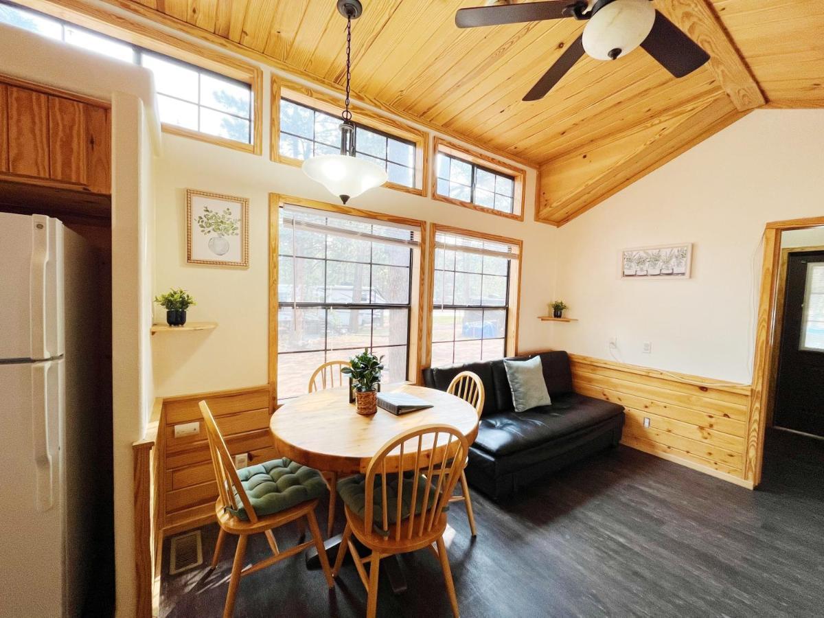 Sally'S Cabin Is A Quaint Two Bedroom Tiny Home Woodland Park Exterior photo