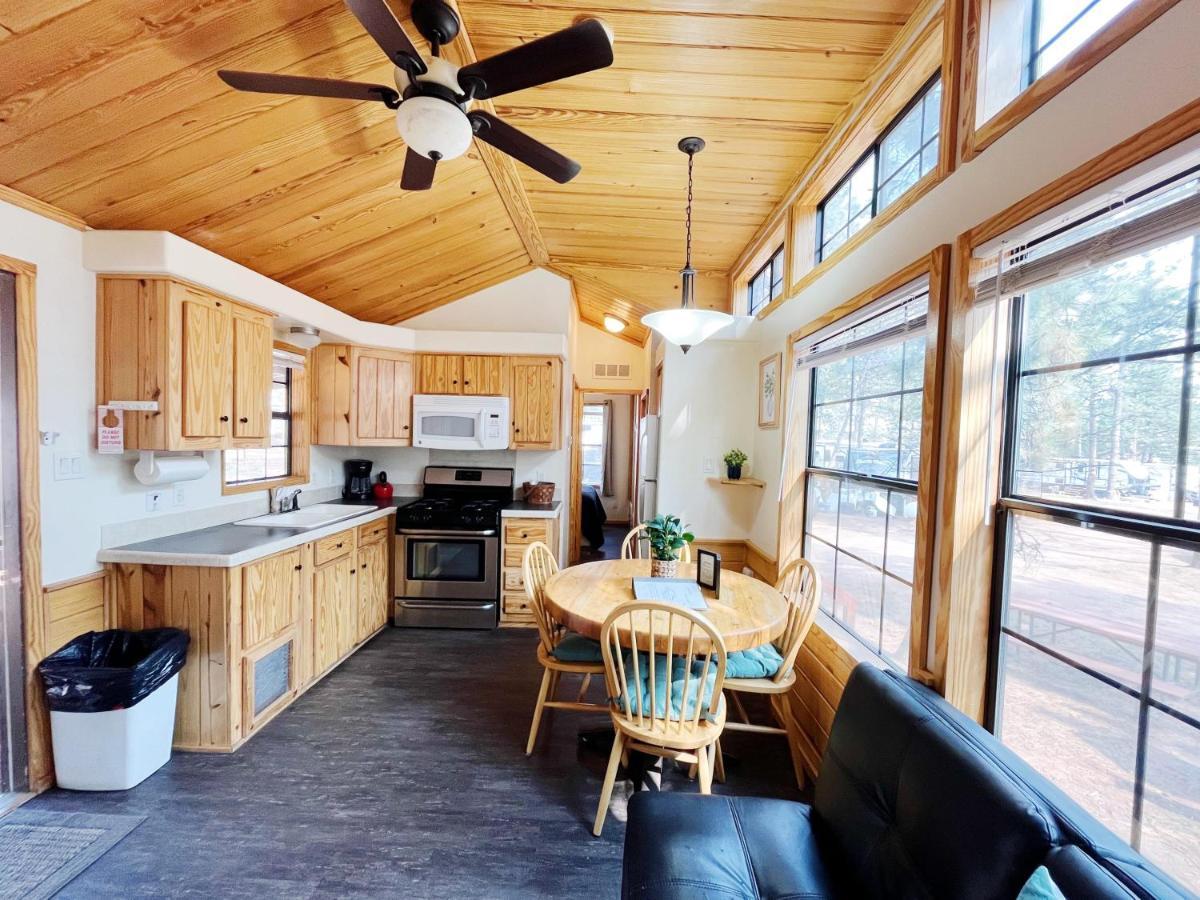 Sally'S Cabin Is A Quaint Two Bedroom Tiny Home Woodland Park Exterior photo