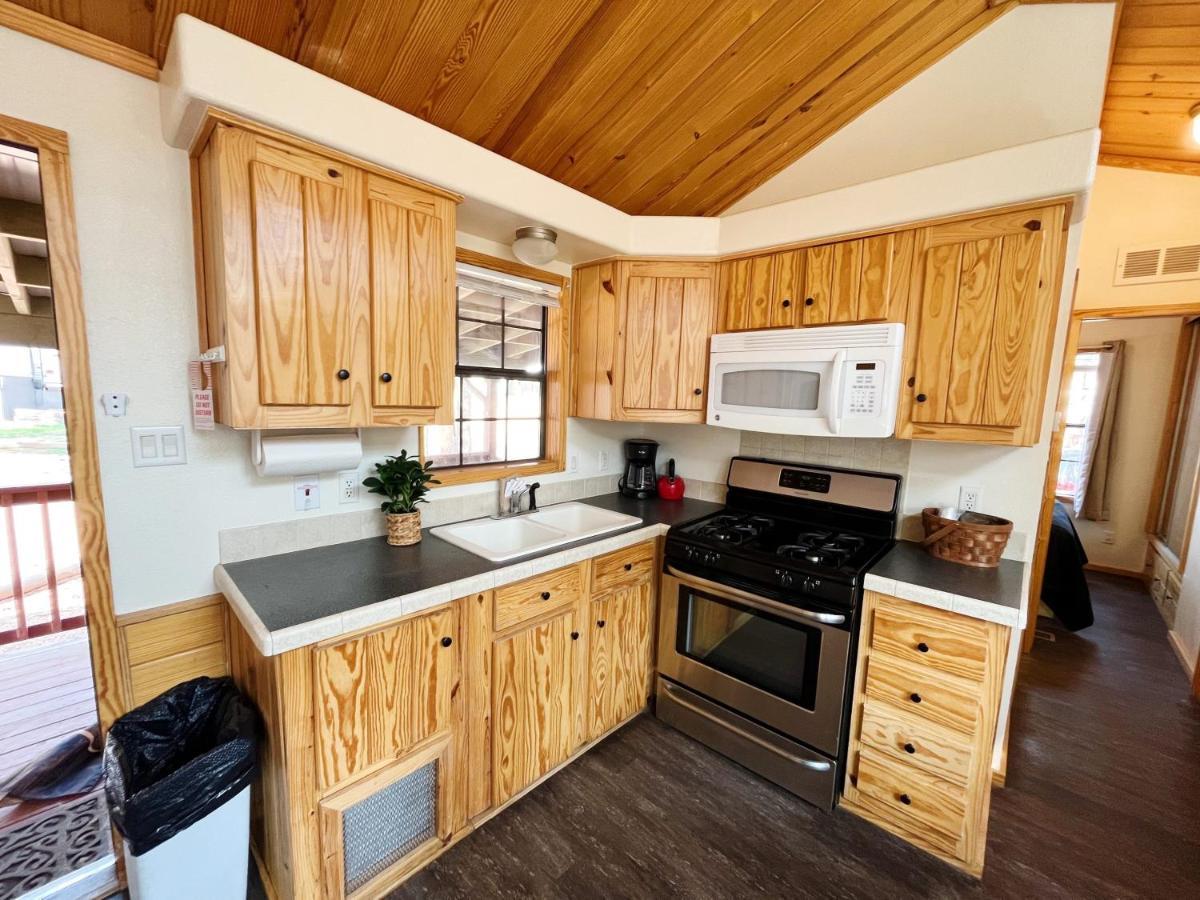 Sally'S Cabin Is A Quaint Two Bedroom Tiny Home Woodland Park Exterior photo